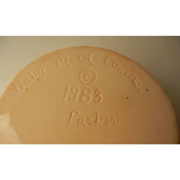 Vintage 1988 trinket dish, Gator Mold Co. covered ring dish 3" by 1 in. floral - Picture 6 of 8